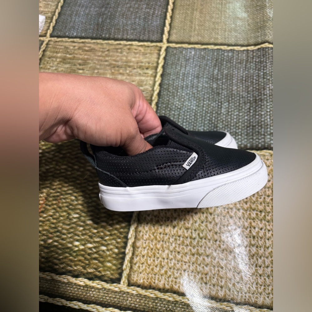 Vans Kids baby Black and White Slip-On Sneakers - Picture 4 of 8